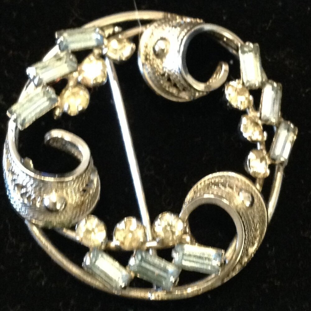 VTG Jay Flex Sterling Wreath Brooch w/Blue Baguette Rhinestones Classic Lux Chic